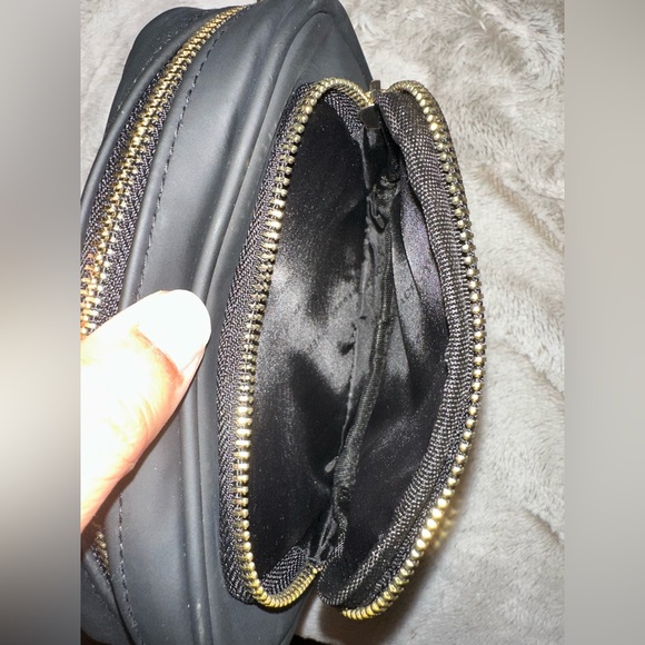 Versace Parfums Black and Gold Pouch Vanity Bag Gold Medusa Front Logo - Picture 10 of 16